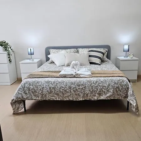 Family Comfort, Duomo 15min Walk Away, With Parking In Front * Μιλάνο