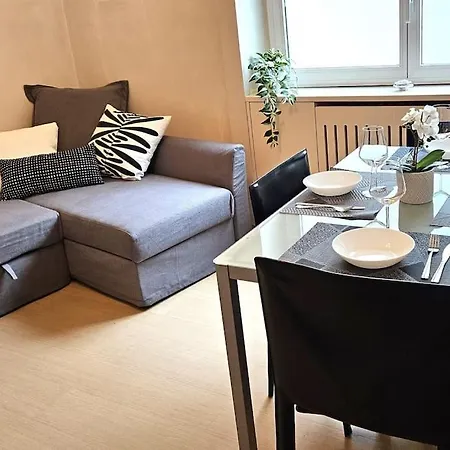 Διαμέρισμα Family Comfort, Duomo 15min Walk Away, With Parking In Front *