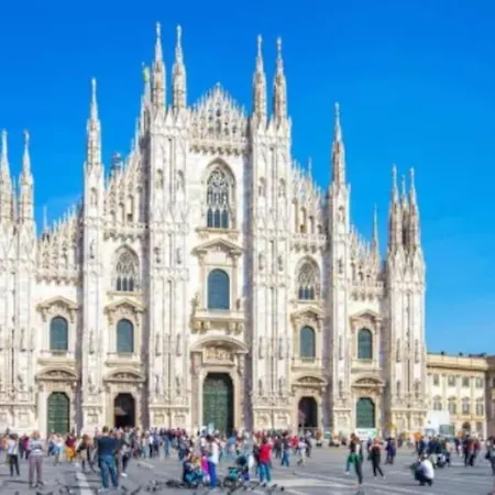 Family Comfort, Duomo 15min Walk Away, With Parking In Front *