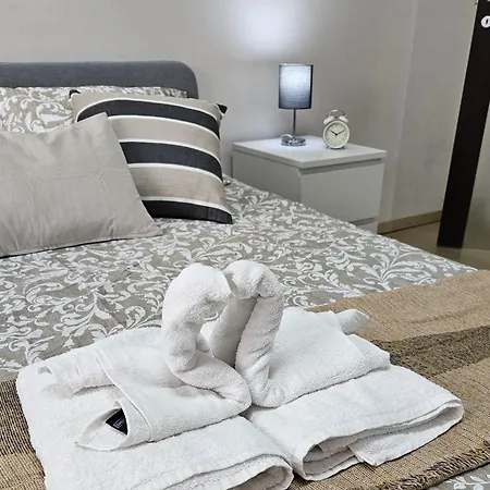 Family Comfort, Duomo 15min Walk Away, With Parking In Front