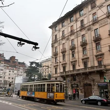 Family Comfort, Duomo 15min Walk Away, With Parking In Front Διαμέρισμα *