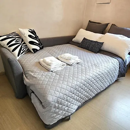 Διαμέρισμα Family Comfort, Duomo 15min Walk Away, With Parking In Front *
