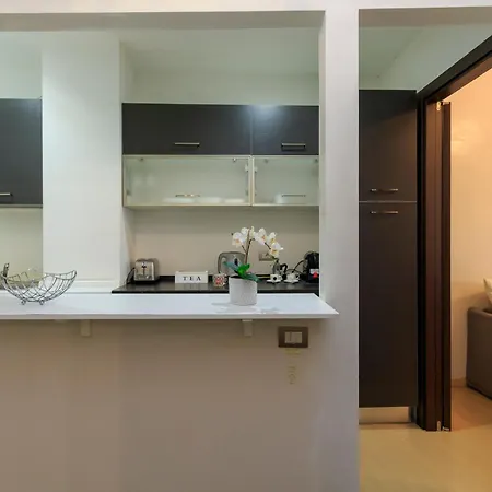 Family Apartment, Duomo 12 Min Walk, 5 Guests, Near Covered Parking * Milano