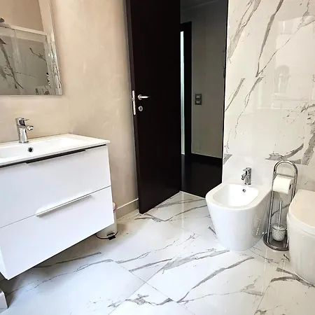 Family Comfort, Duomo 15min Walk Away, With Parking In Front Appartamento Milano